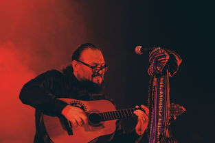 中国最红歌曲，中国红歌曲原唱完整版